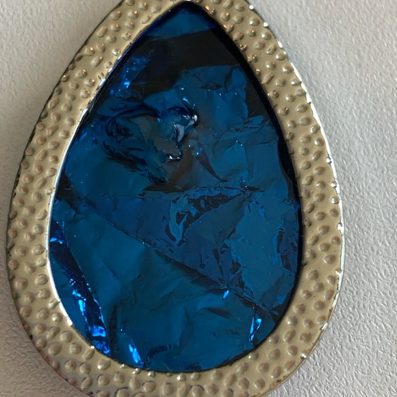 Deep Blue Resin Jewel Pendant. Elsa and Winter snow queen vibes. Vintage. - Picture 4 of 5